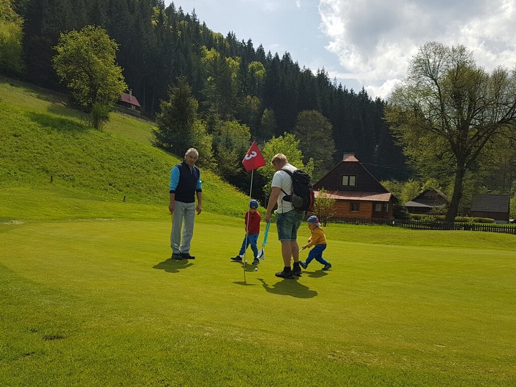 Zábavná neděle (nejen) s golfem 2019 přilákala na 100 dětí, počasí se vydařilo