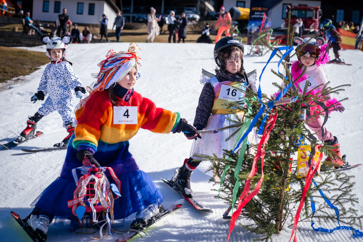 Maškarní lyžovačka rozzářila sjezdovku Horal