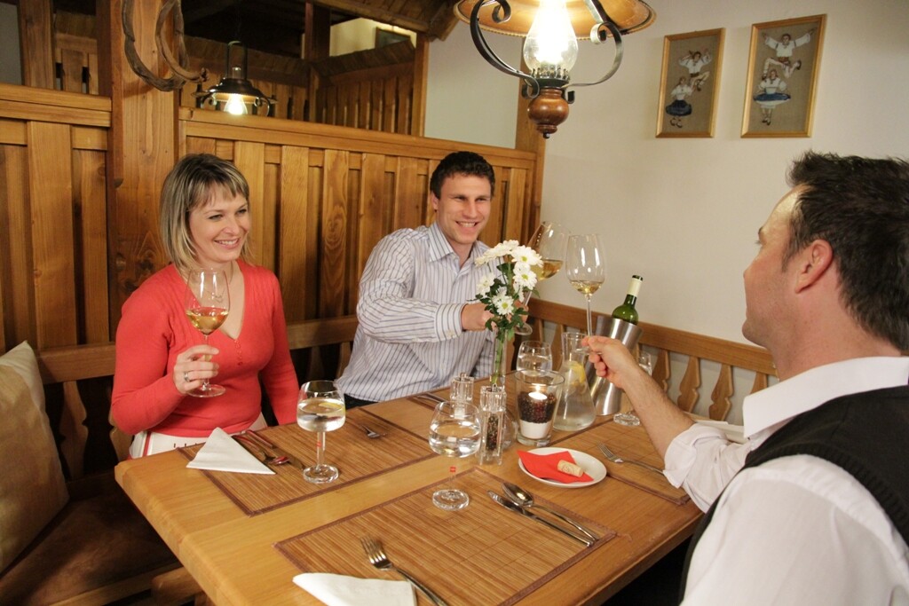 Restaurace hotelu Horal 13. 12. 2019 od 18:00 uzavřena