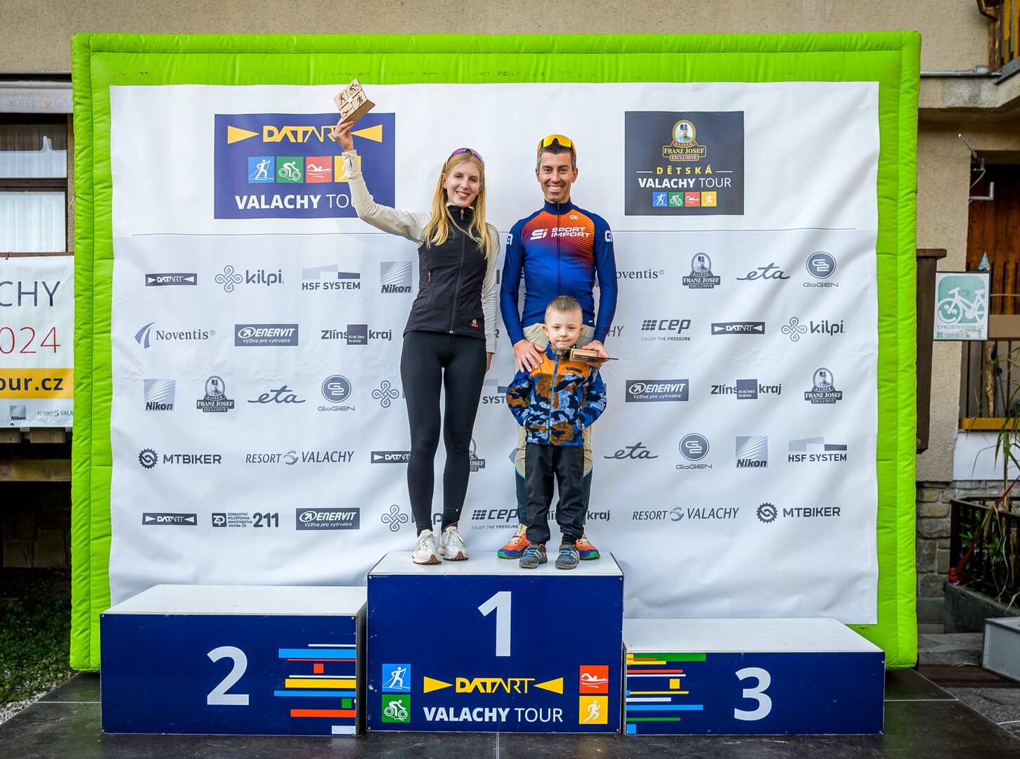 Běhej Valachy vyhrál Filip Cienciala, celý seriál ovládli Petr Šťastný a Monika Kučerová